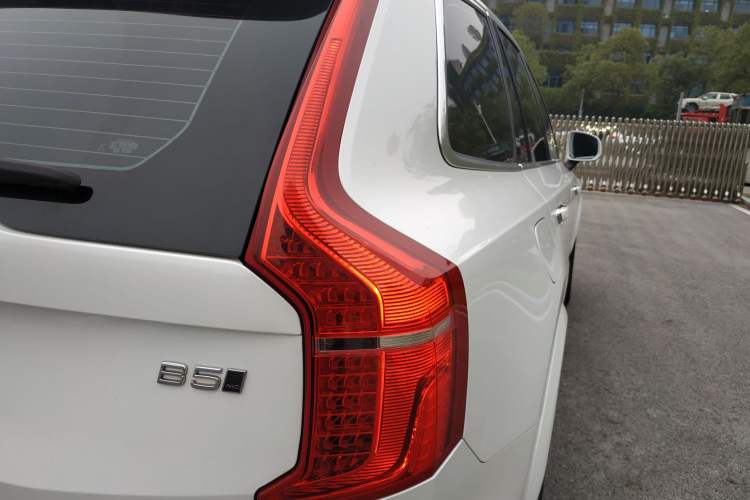 Used Volvo XC90 2023 B5 SmartDrive Luxury Edition 5 Seats Exterior 11