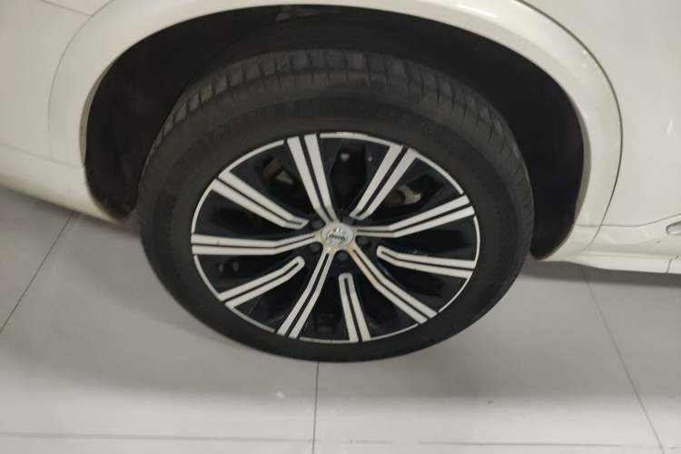 Used Volvo XC90 2023 B5 SmartDrive Luxury Edition 5 Seats Exterior 2