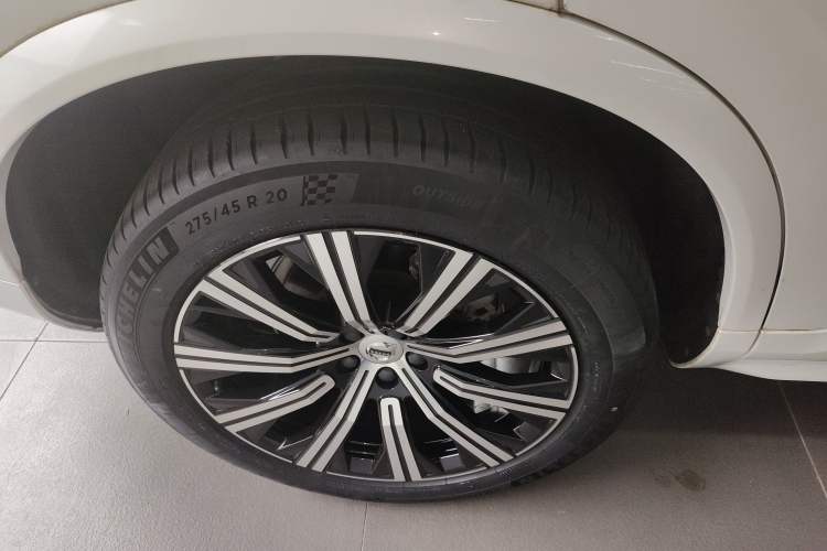 Used Volvo XC90 2023 B5 SmartDrive Luxury Edition 5 Seats Exterior 3