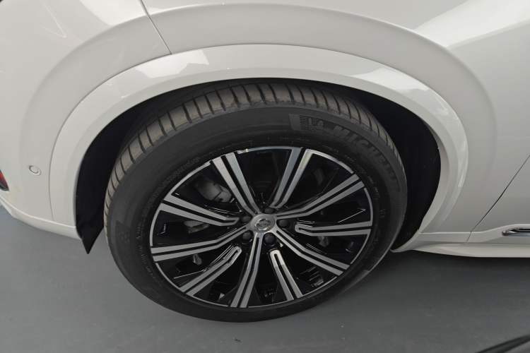 Used Volvo XC90 2023 B6 Zhiya Luxury 7-Seater Exterior 4