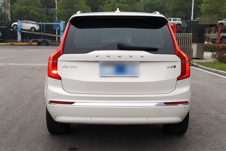 Used Volvo XC90 2023 B5 SmartDrive Luxury Edition 5 Seats Exterior 5
