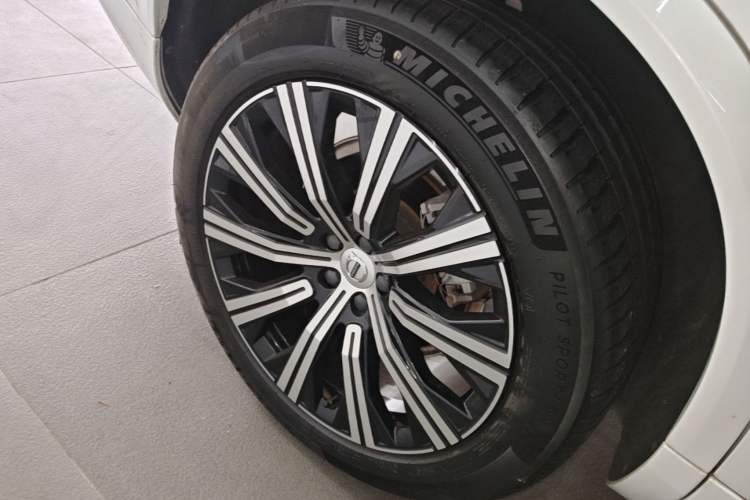 Used Volvo XC90 2023 B5 SmartDrive Luxury Edition 5 Seats Exterior 5