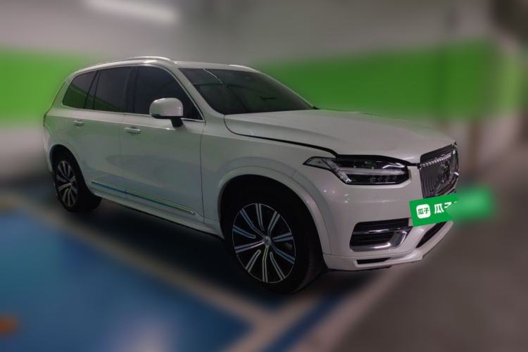 Used Volvo XC90 2023 B5 SmartDrive Luxury Edition 5 Seats Front Right 45 Deg