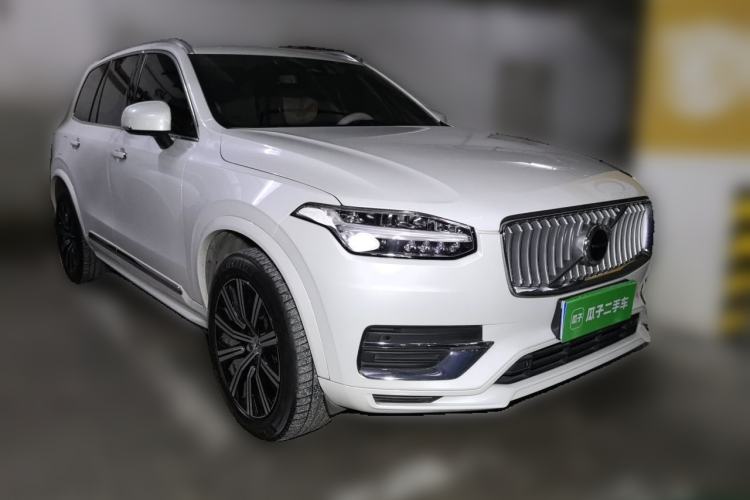 Used Volvo XC90 2023 B5 SmartDrive Luxury Edition 5 Seats Front Right 45 Deg