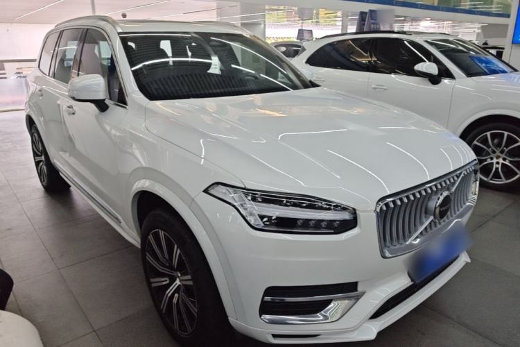 Used Volvo XC90 2023 B5 SmartDrive Luxury Edition 5 Seats Front Right 45 Deg