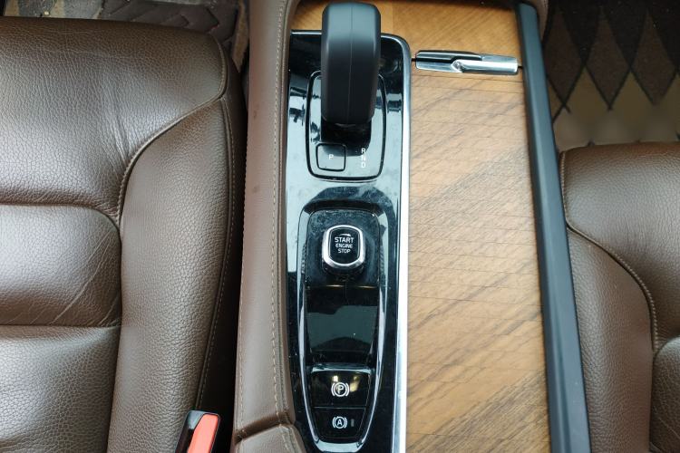 Used Volvo XC90 2023 B5 SmartDrive Luxury Edition 5 Seats Gear Lever
