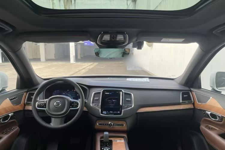 Used Volvo XC90 2023 B5 SmartDrive Luxury Edition 5 Seats Interior 12