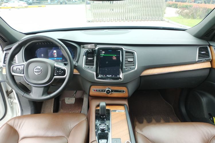 Used Volvo XC90 2023 B5 SmartDrive Luxury Edition 5 Seats Interior 2