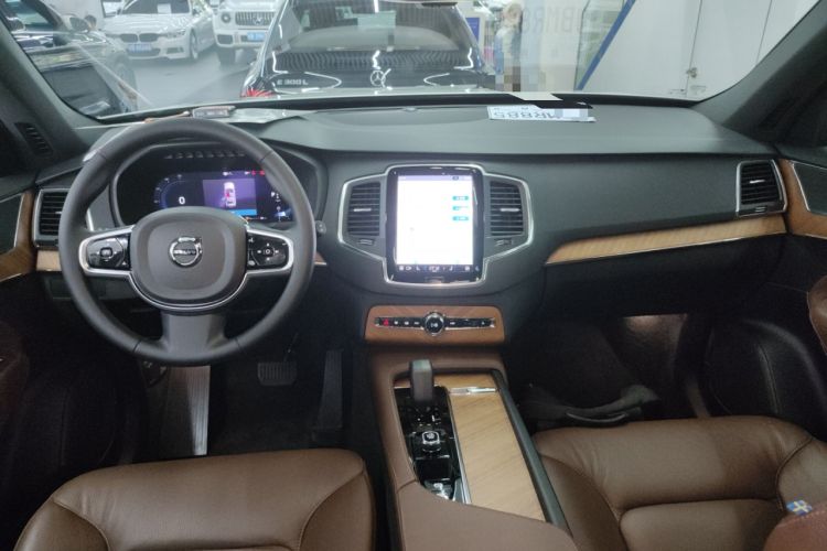 Used Volvo XC90 2023 B5 SmartDrive Luxury Edition 5 Seats Interior 2