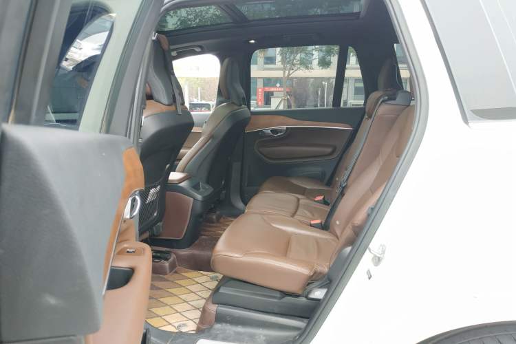 Used Volvo XC90 2023 B5 SmartDrive Luxury Edition 5 Seats Interior 3