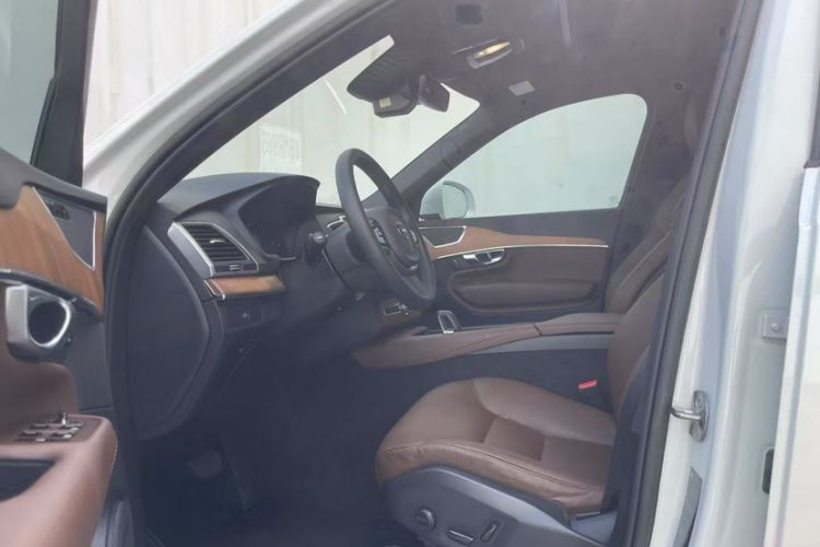 Used Volvo XC90 2023 B5 SmartDrive Luxury Edition 5 Seats Interior 9
