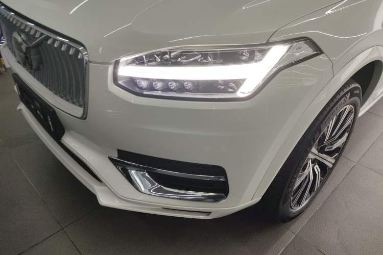 Used Volvo XC90 2023 B5 SmartDrive Luxury Edition 5 Seats Left Front Headlight
