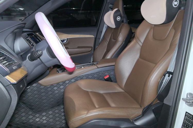 Used Volvo XC90 2023 B5 SmartDrive Luxury Edition 5 Seats Left Front Seat