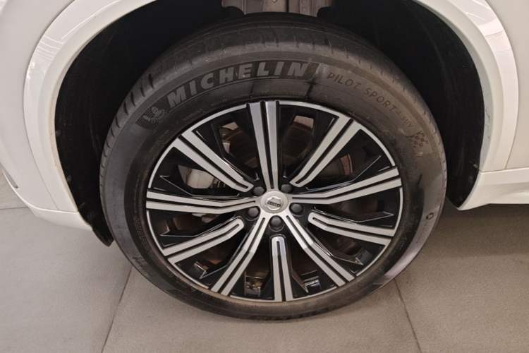 Used Volvo XC90 2023 B5 SmartDrive Luxury Edition 5 Seats Left Front Wheel Hub