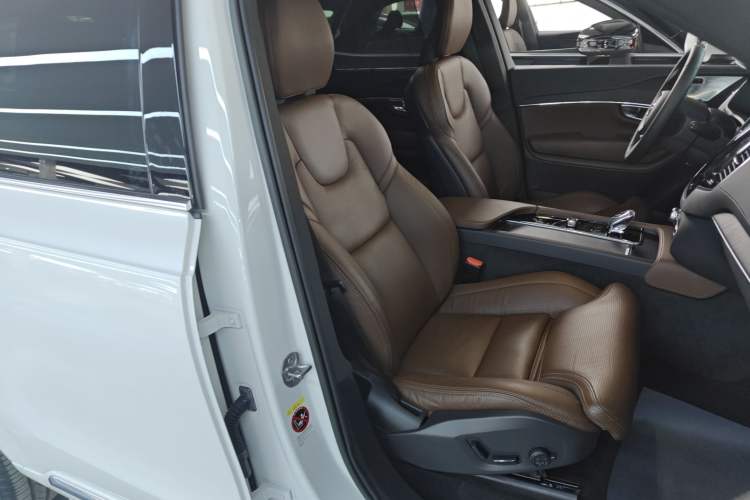 Used Volvo XC90 2023 B6 Zhiya Luxury 7-Seater Right Front Seat