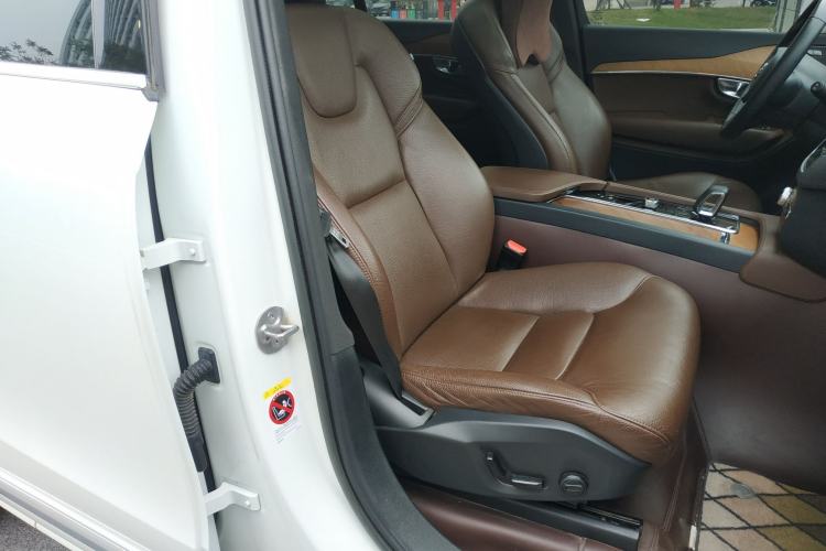 Used Volvo XC90 2023 B5 SmartDrive Luxury Edition 5 Seats Right Front Seat