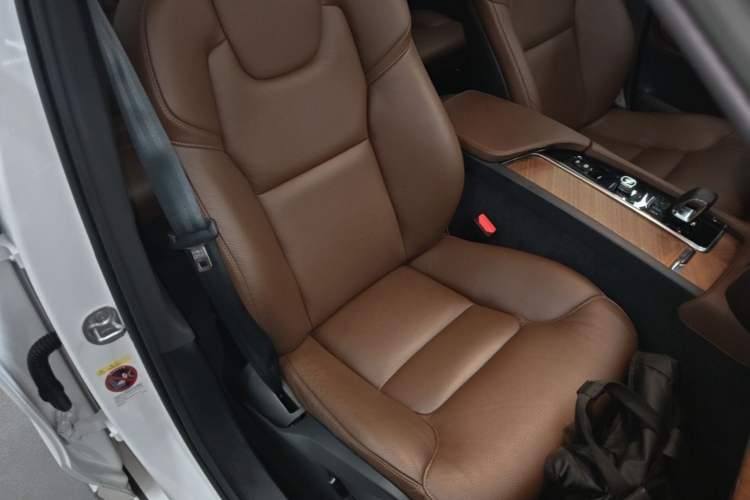 Used Volvo XC90 2023 B5 SmartDrive Luxury Edition 5 Seats Right Front Seat