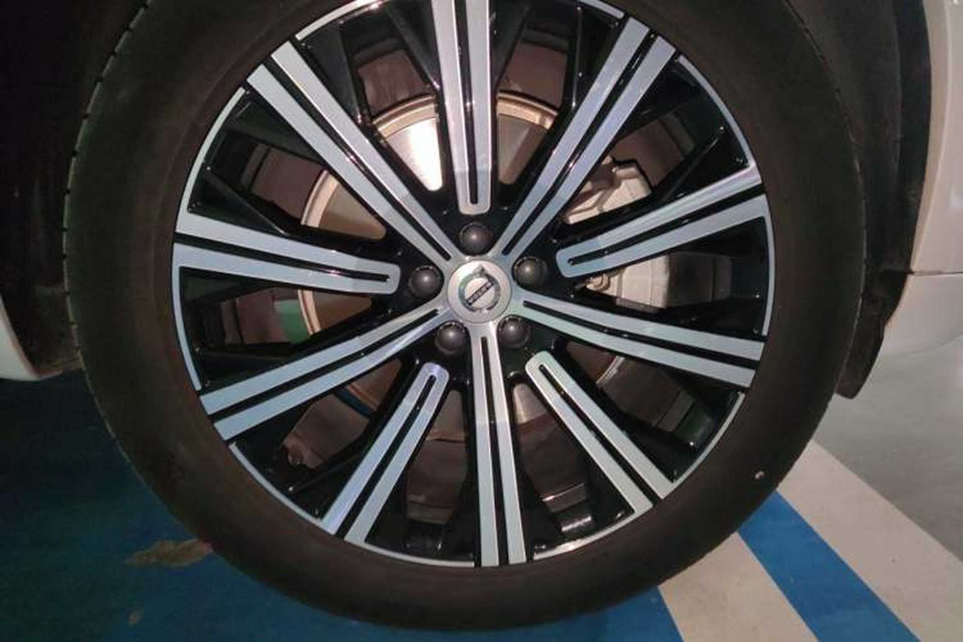 Used Volvo XC90 2023 B5 SmartDrive Luxury Edition 5 Seats Right Front Wheel Hub