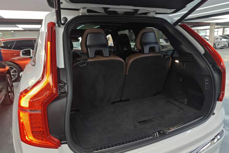Used Volvo XC90 2023 B6 Zhiya Luxury 7-Seater Trunk