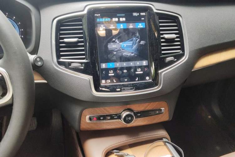 Used Volvo XC90 2024 B6 Zhiyi Luxury 7-Seater Audio And AC Panel