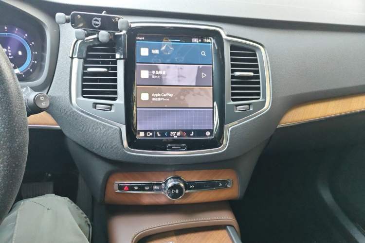 Used Volvo XC90 2024 B5 SmartDrive Luxury Edition 5 Seats Audio And AC Panel