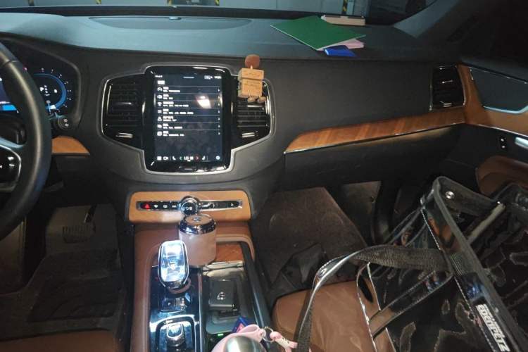 Used Volvo XC90 2024 B6 Zhiyi Luxury 7-Seater Audio And AC Panel