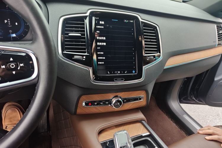 Used Volvo XC90 2024 B6 Zhiyi Luxury 7-Seater Audio And AC Panel