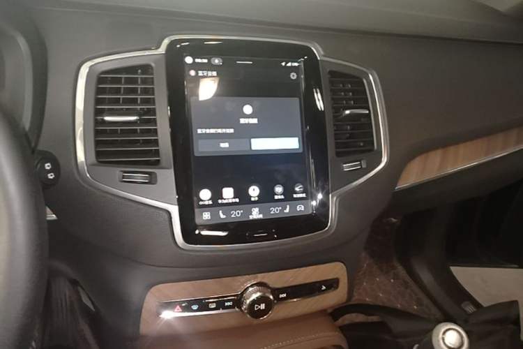 Used Volvo XC90 2024 B5 SmartDrive Luxury Edition 5 Seats Audio And AC Panel