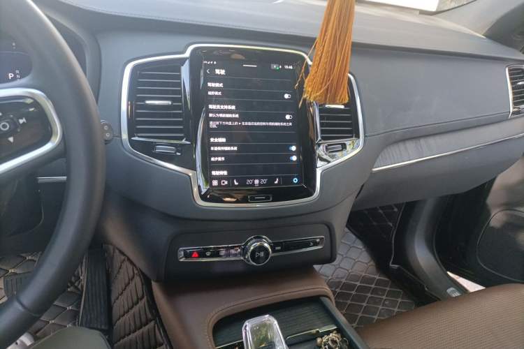 Used Volvo XC90 2024 B6 Zhiya Luxury 7-Seater Audio And AC Panel