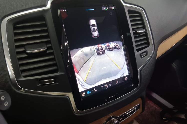 Used Volvo XC90 2024 B5 SmartDrive Luxury Edition 5 Seats Audio And AC Panel