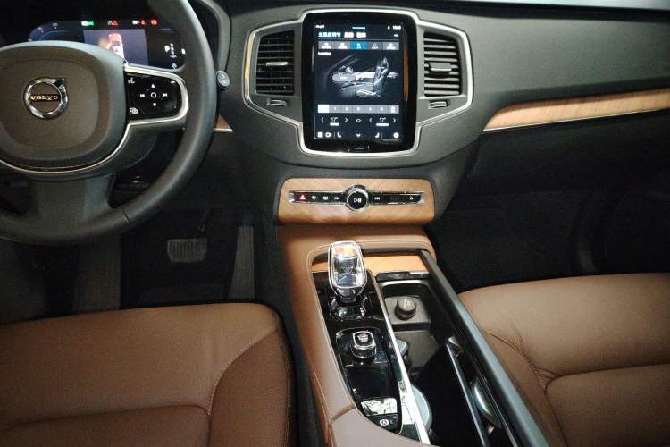 Used Volvo XC90 2024 B5 SmartDrive Luxury Edition 7-Seater Audio And AC Panel