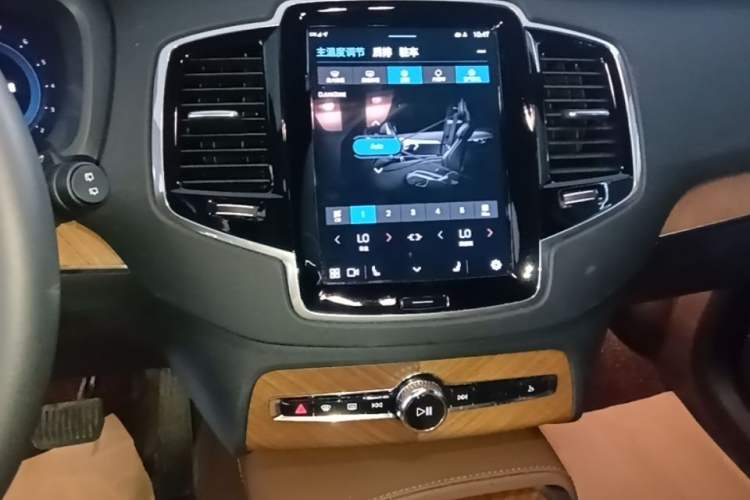 Used Volvo XC90 2024 B6 Zhiyi Luxury 7-Seater Audio And AC Panel