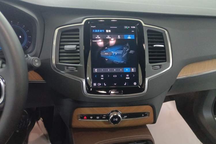 Used Volvo XC90 2024 B5 SmartDrive Luxury Edition 5 Seats Audio And AC Panel