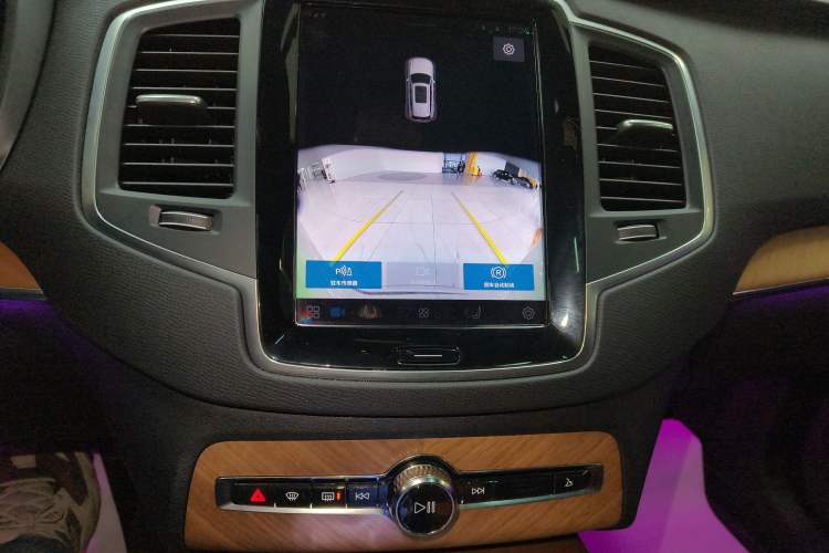 Used Volvo XC90 2024 B5 SmartDrive Luxury Edition 7-Seater Audio And AC Panel