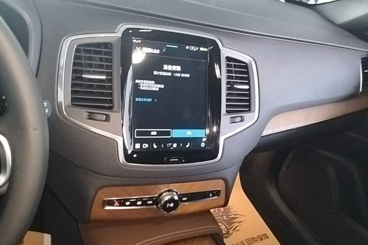 Used Volvo XC90 2024 B5 SmartDrive Luxury Edition 5 Seats Audio And AC Panel
