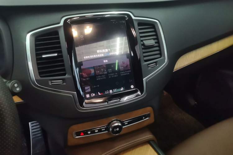 Used Volvo XC90 2024 B5 SmartDrive Luxury Edition 5 Seats Audio And AC Panel