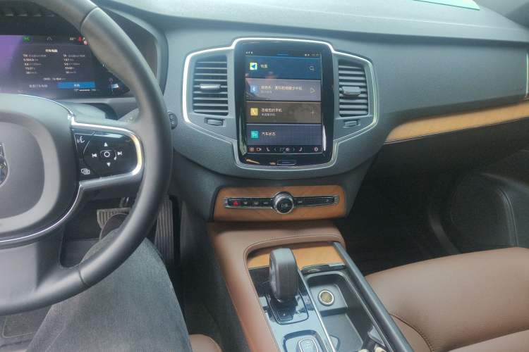 Used Volvo XC90 2024 B5 SmartDrive Luxury Edition 7-Seater Audio And AC Panel