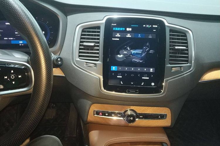 Used Volvo XC90 2024 B5 SmartDrive Luxury Edition 5 Seats Audio And AC Panel