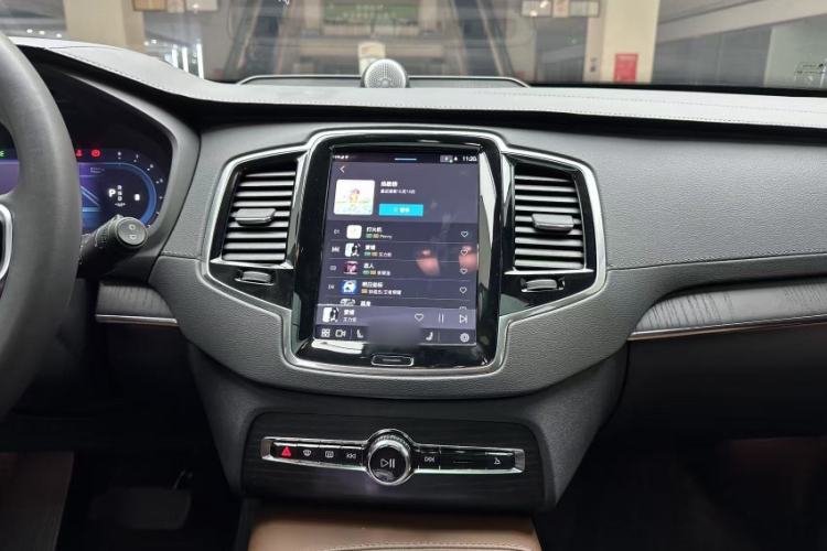 Used Volvo XC90 2024 B6 Zhiya Luxury 7-Seater Audio And AC Panel