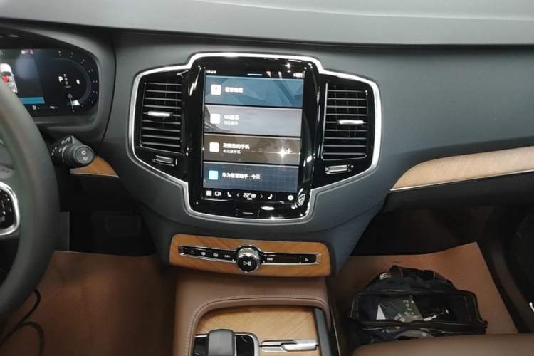 Used Volvo XC90 2024 B6 Zhiyi Luxury 7-Seater Audio And AC Panel