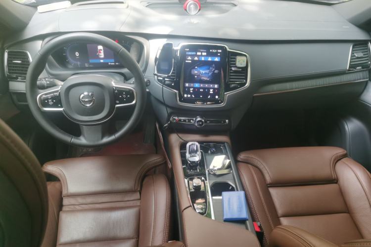Used Volvo XC90 2024 B6 Zhiya Luxury 7-Seater Center Console
