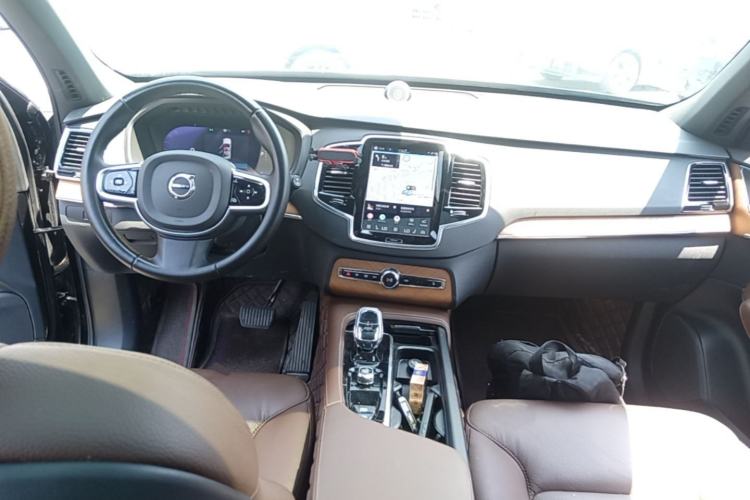 Used Volvo XC90 2024 B6 Zhiyi Luxury 7-Seater Center Console