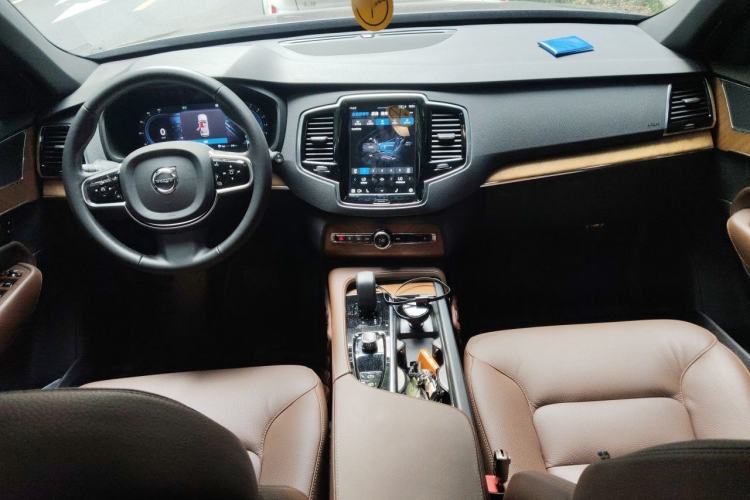 Used Volvo XC90 2024 B6 Zhiyi Luxury 7-Seater Center Console