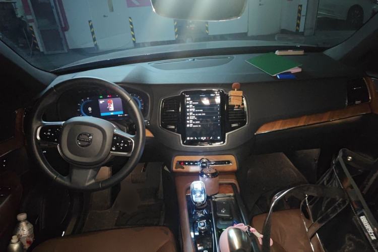 Used Volvo XC90 2024 B6 Zhiyi Luxury 7-Seater Center Console