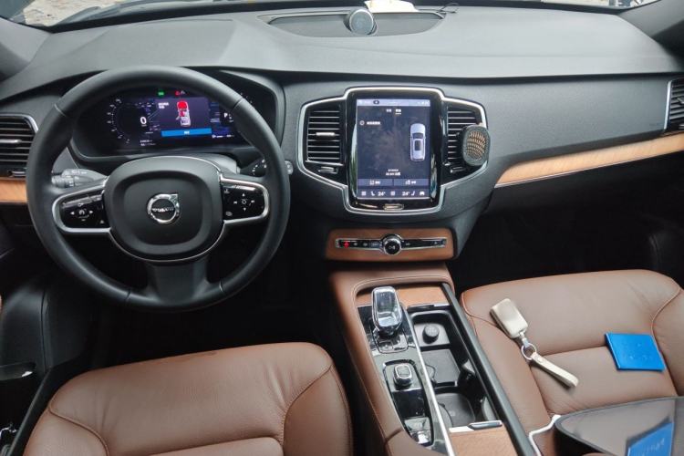 Used Volvo XC90 2024 B6 Zhiyi Luxury 7-Seater Center Console