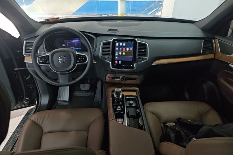 Used Volvo XC90 2024 B5 SmartDrive Luxury Edition 7-Seater Center Console