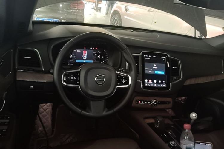 Used Volvo XC90 2024 B5 SmartDrive Luxury Edition 5 Seats Center Console