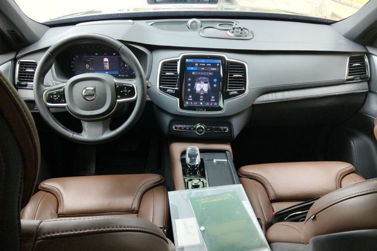 Used Volvo XC90 2024 B6 Zhiya Luxury 7-Seater Center Console