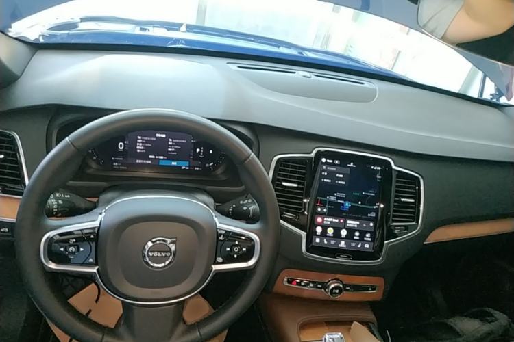 Used Volvo XC90 2024 B6 Zhiyi Luxury 7-Seater Center Console