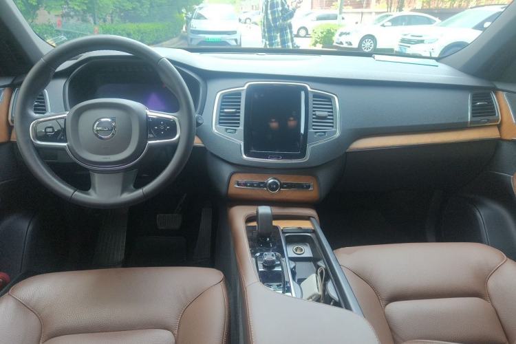 Used Volvo XC90 2024 B5 SmartDrive Luxury Edition 7-Seater Center Console